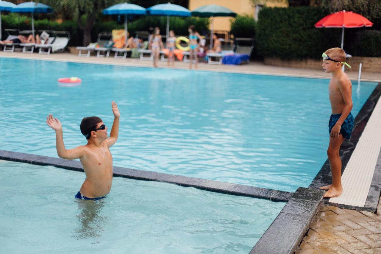Villaggio Turistico Camping Il Fontino สการ์ลีโน ภายนอก รูปภาพ