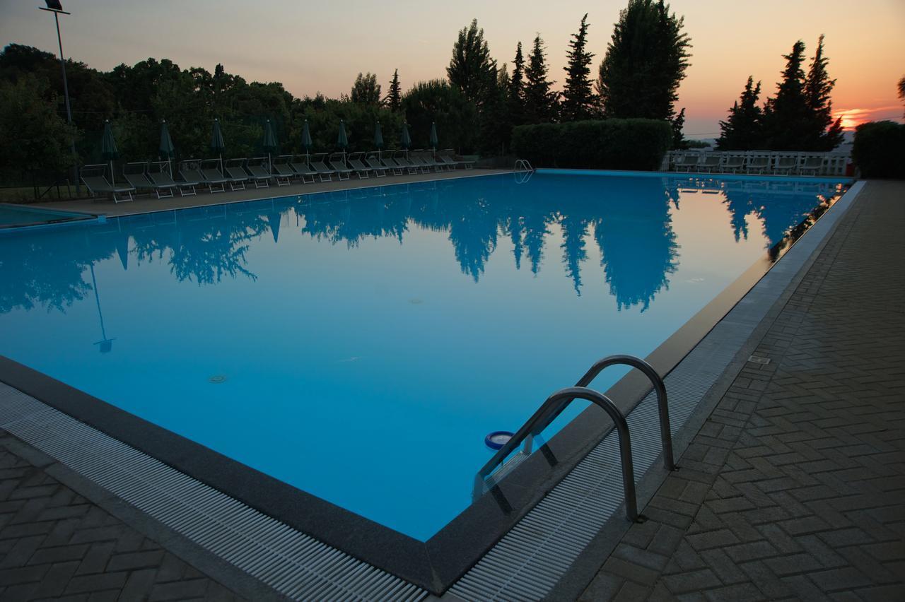 Villaggio Turistico Camping Il Fontino สการ์ลีโน ภายนอก รูปภาพ